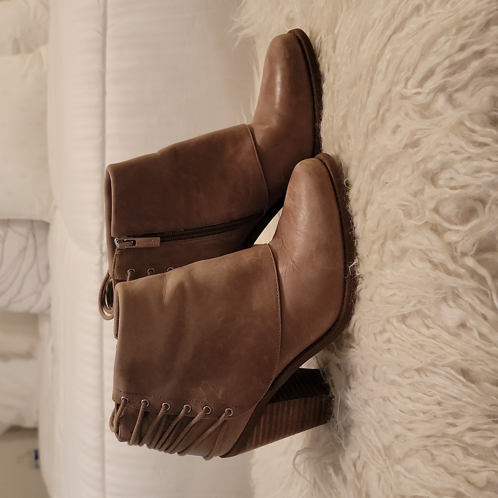 Jessica Simpson Tan Booties